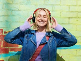 JBL анонсировала беспроводные наушники с «вечным» аккумулятором